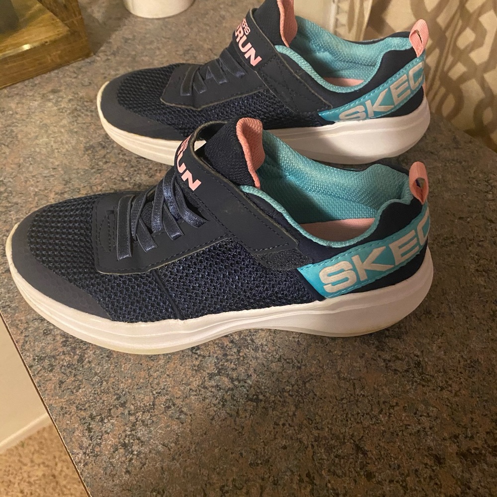 Sketchers shoes